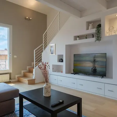 Luxury Penthouse In The Heart Of דירה *