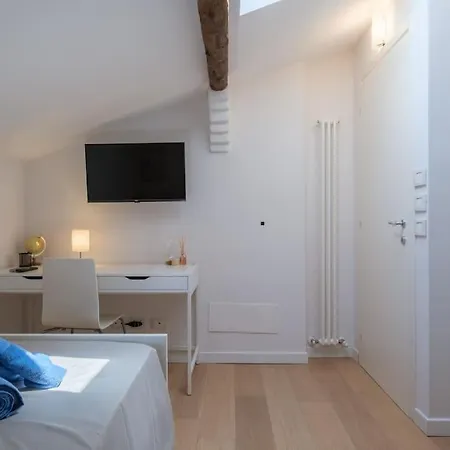 Luxury Penthouse In The Heart Of דירה *