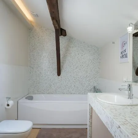 Luxury Penthouse In The Heart Of בולוניה