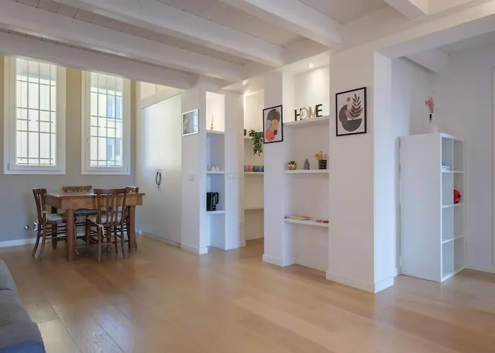 شقة Luxury Penthouse In The Heart Of بولونيا