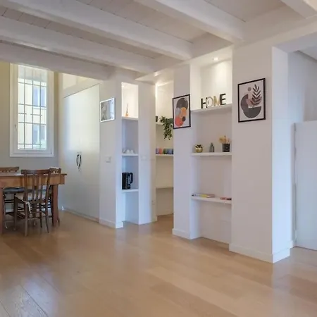 Lägenhet Luxury Penthouse In The Heart Of Bologna