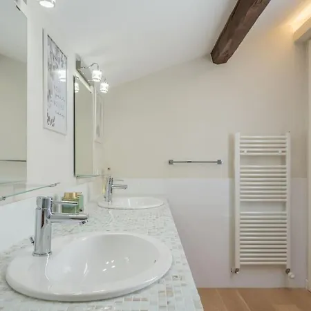 Lägenhet Luxury Penthouse In The Heart Of Bologna